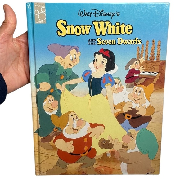 Disney's Snow White and the Seven Dwarfs Book - Picture 1 of 8